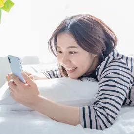 スマホを操作する際に首を前に突き出したような姿勢になっていませんか