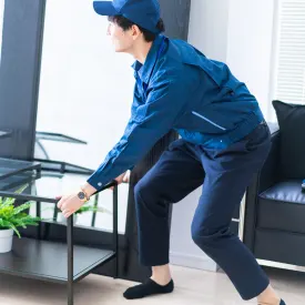 重いものを運ぶ際に体重が片足にかかってしまうことはありませんか